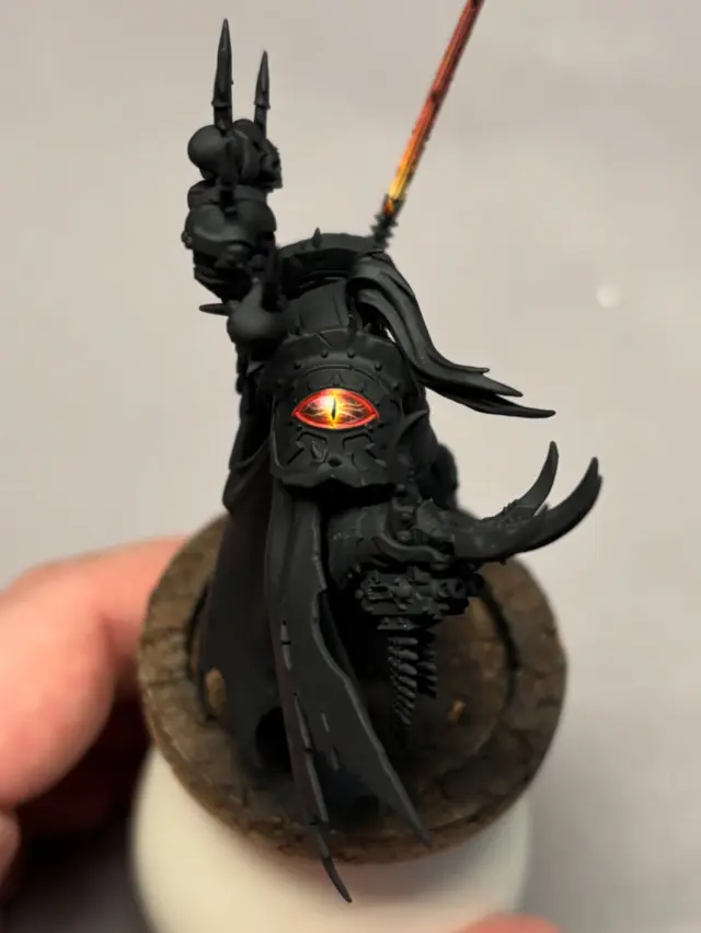 👁️ Abaddon the Despoiler 👁️
A couple of days ago, I decided to revamp my 2-year-old Abaddon mini and strip off the old paint. This time, I aimed to create a more infernal atmosphere and capture the essence of the Eye of Terror. The idea of an infernal eye came from researching dragon designs. After painting the eye, I also gave the sword an infernal makeover.
Did I hit the mark? 

#warhammer40k #warhammer #warhammercomunity #paintingwarhammer #chaosspacemarines