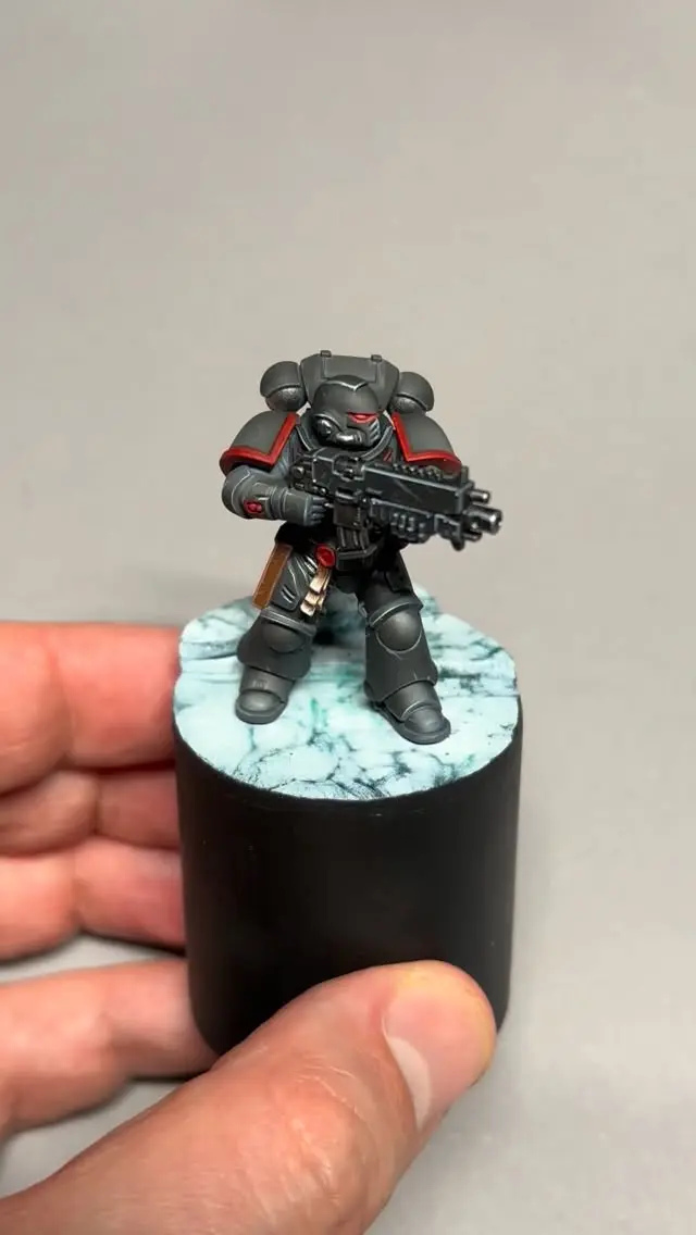 Day 3 of my mini painting experiment! Managed to paint another mini while fighting my perfectionism. Inspired by some Heresy Space Wolves, I'm figuring out where to focus. Looks like my sweet spot is around 2.5h. Do you have a sweet spot? Ever struggle with getting stuck on tiny details? 

#warhammer #warhammer40k #miniaturepainting #paintingwarhammer #warhammercommunity