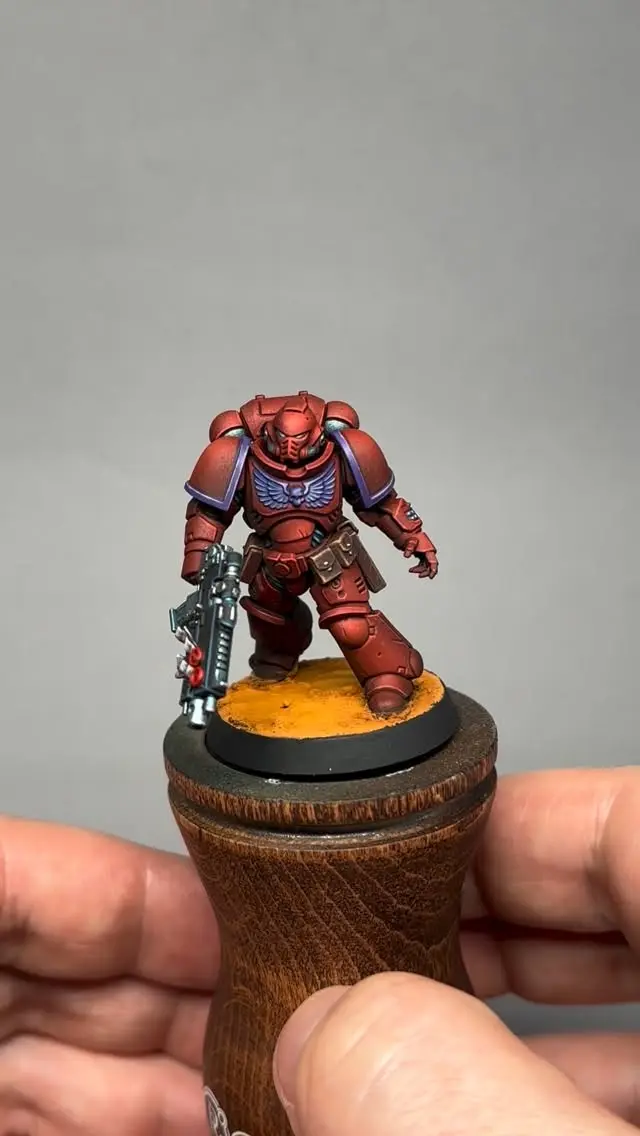 ✨ Switching things up in the paint booth Tried my first full pass at regular volumetric highlights using only the airbrush. No zenithal, no filters—just shaping light the hard way. It’s a different rhythm, but the control you get over form and contrast is wild. Still refining, still experimenting, but loving where this approach is heading.

How would you push this experiment further ?

#warhammer #warhammer40k #miniaturepainting #paintingwarhammer #warhammercommunity